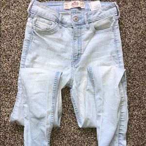 hollister high waisted light wash jeans